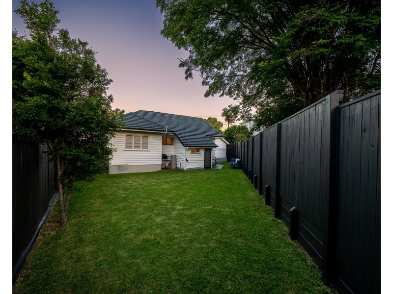 14 Clara Street, Camp Hill QLD 4152