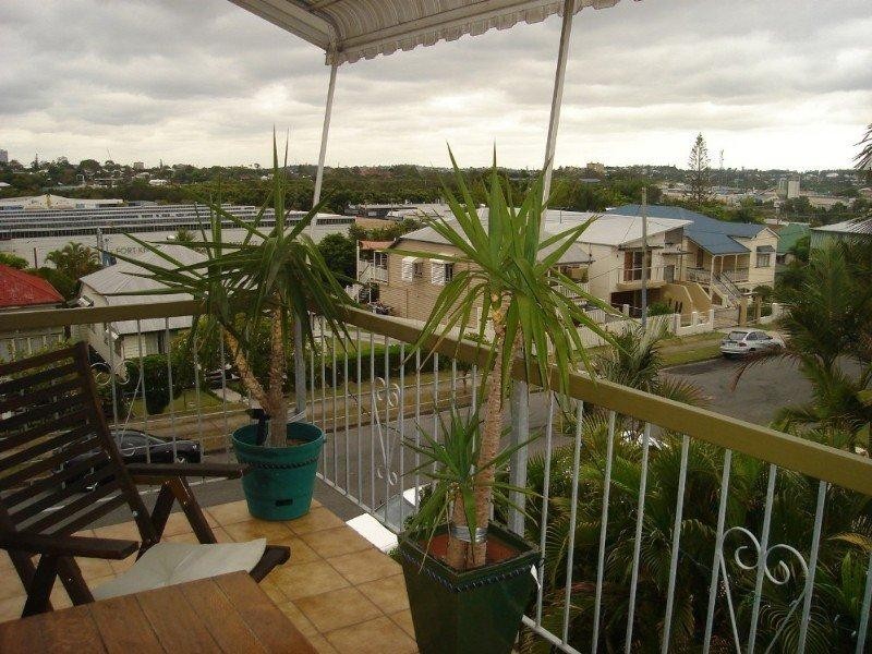 4/39 Ninth Avenue, Coorparoo QLD 4151