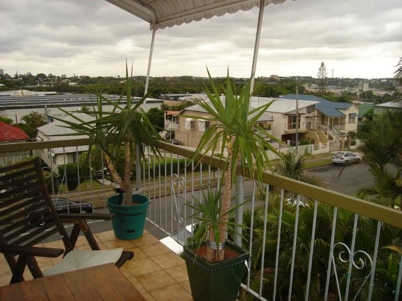 4/39 Ninth Avenue, Coorparoo QLD 4151