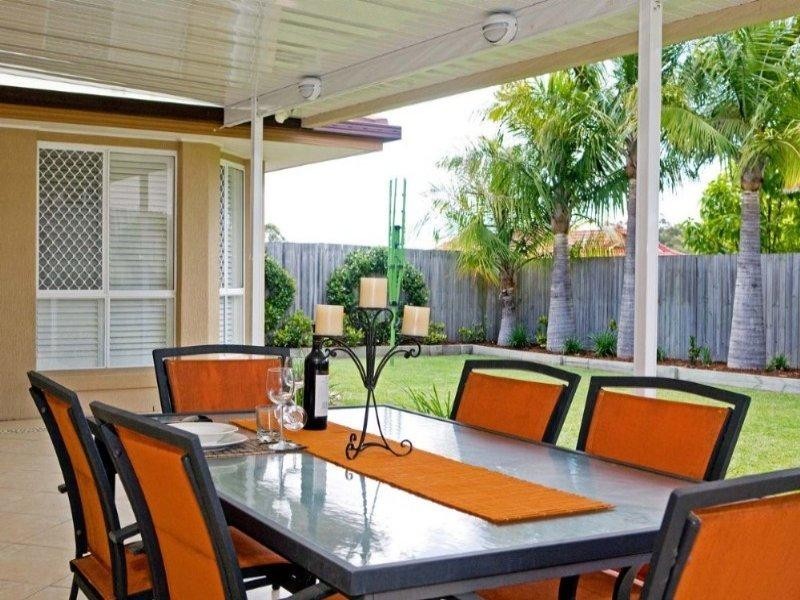 15 Windsor Place, Carindale QLD 4152