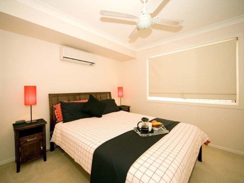 15 Windsor Place, Carindale QLD 4152