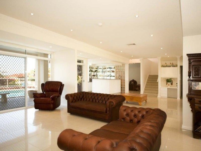 6 Almavale Street, Carindale QLD 4152