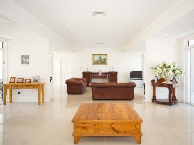 6 Almavale Street, Carindale QLD 4152