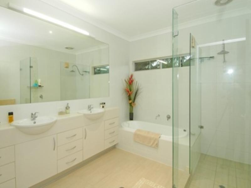 27 Stewart Street, Hawthorne QLD 4171