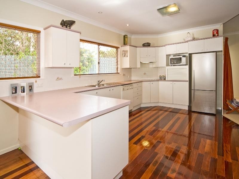 8 Julian Street, Morningside QLD 4170