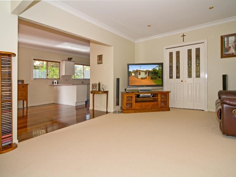 8 Julian Street, Morningside QLD 4170