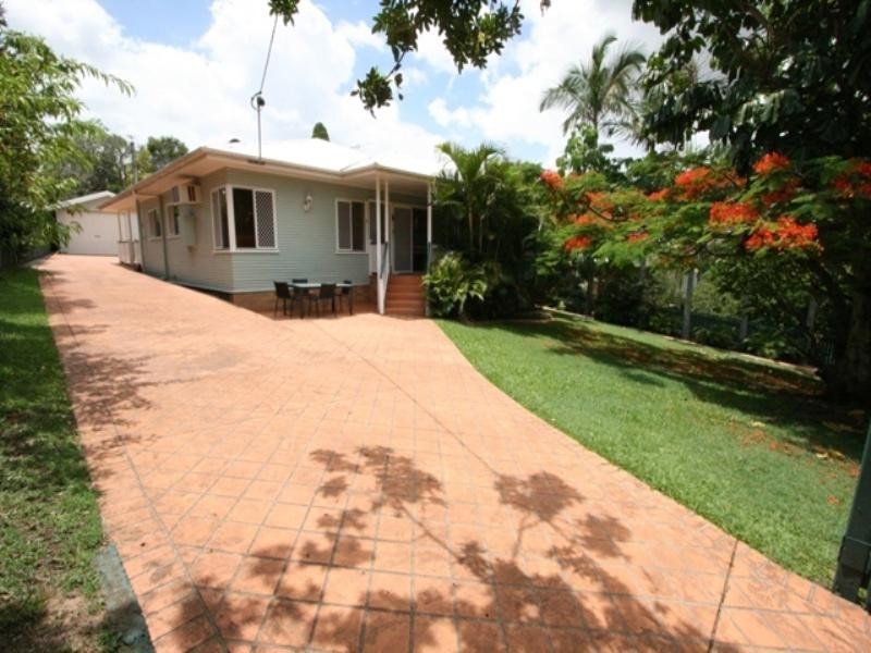 8 Julian Street, Morningside QLD 4170