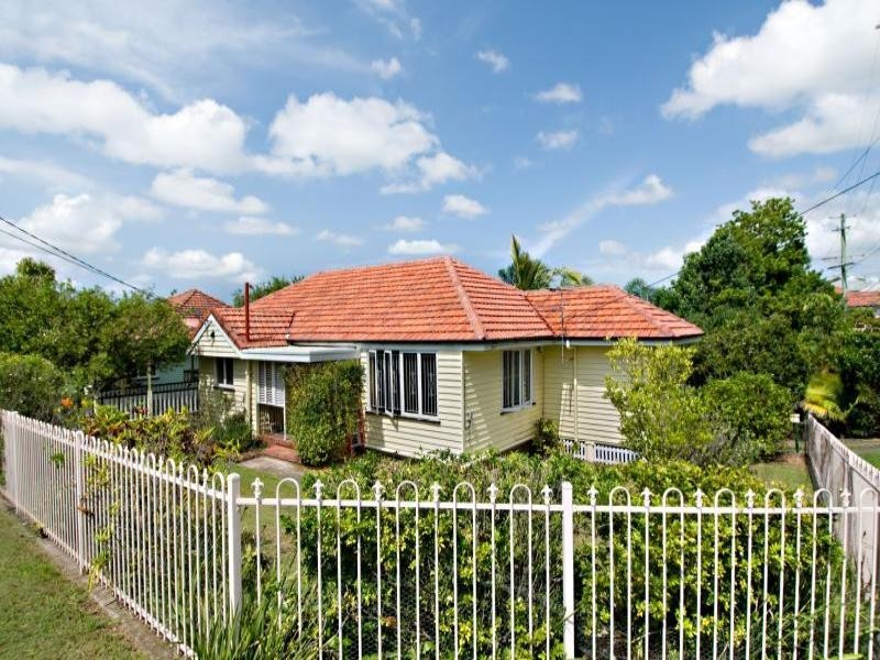 80 Brinawa Street, Camp Hill QLD 4152