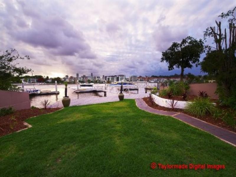 18 Scott Street, Hawthorne QLD 4171