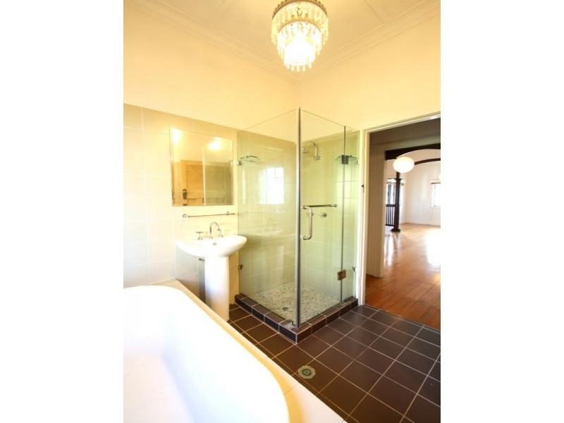 977 Wynnum Road, Cannon Hill QLD 4170