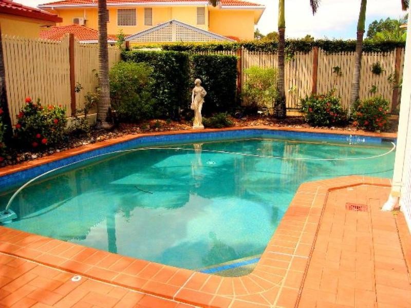 11 Hatherton Crescent, Carindale QLD 4152