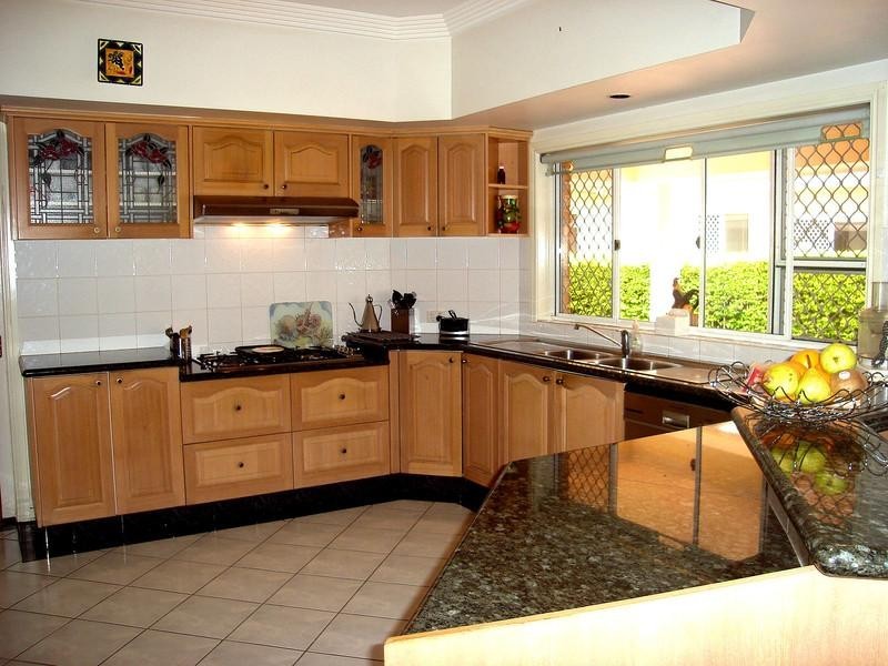 11 Hatherton Crescent, Carindale QLD 4152