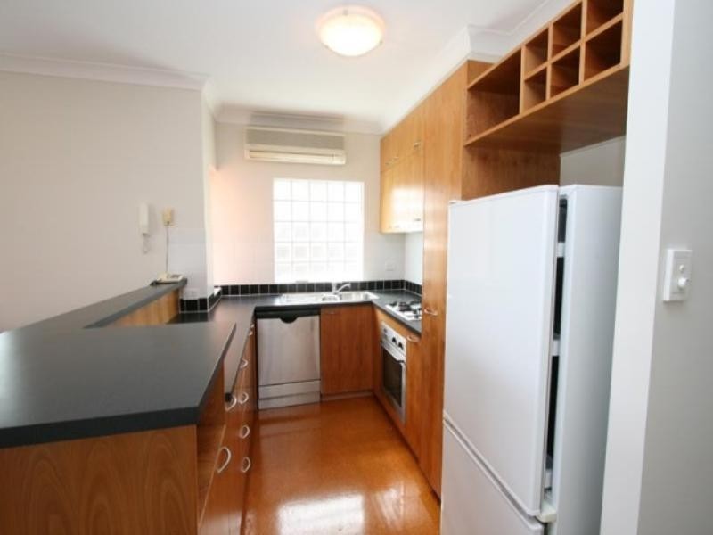 4/28 Norman Crescent, Norman Park QLD 4170