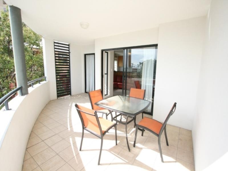4/28 Norman Crescent, Norman Park QLD 4170