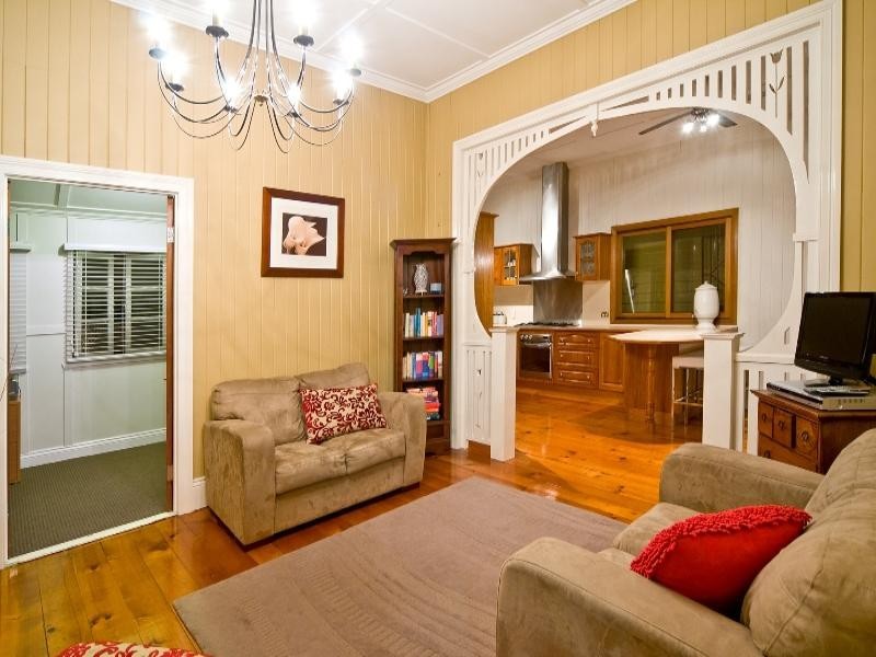 10 Grosvenor Street, Balmoral QLD 4171