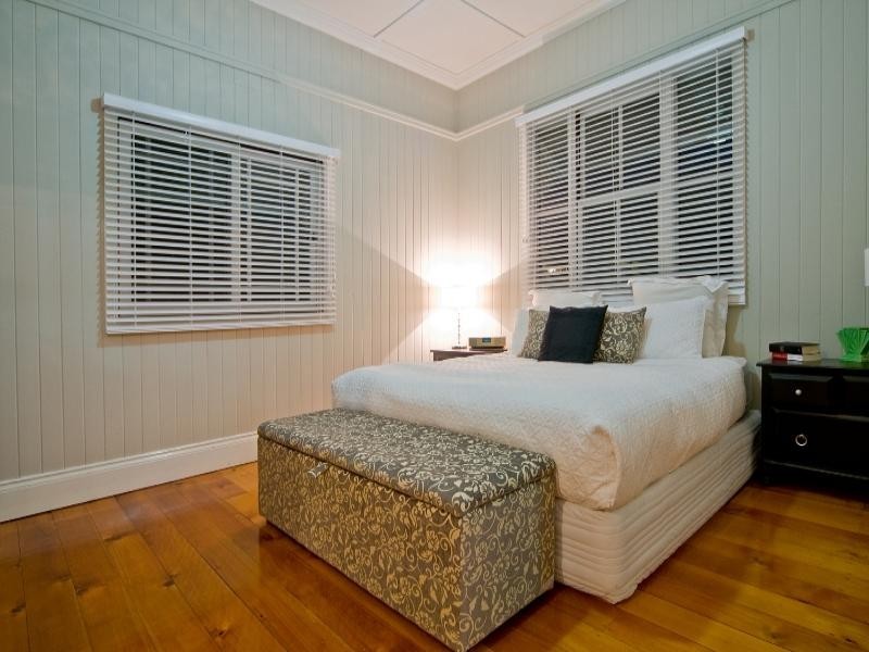 10 Grosvenor Street, Balmoral QLD 4171