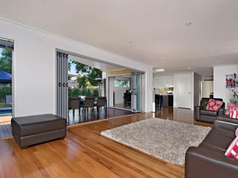 12 Katoomba Avenue, Hawthorne QLD 4171