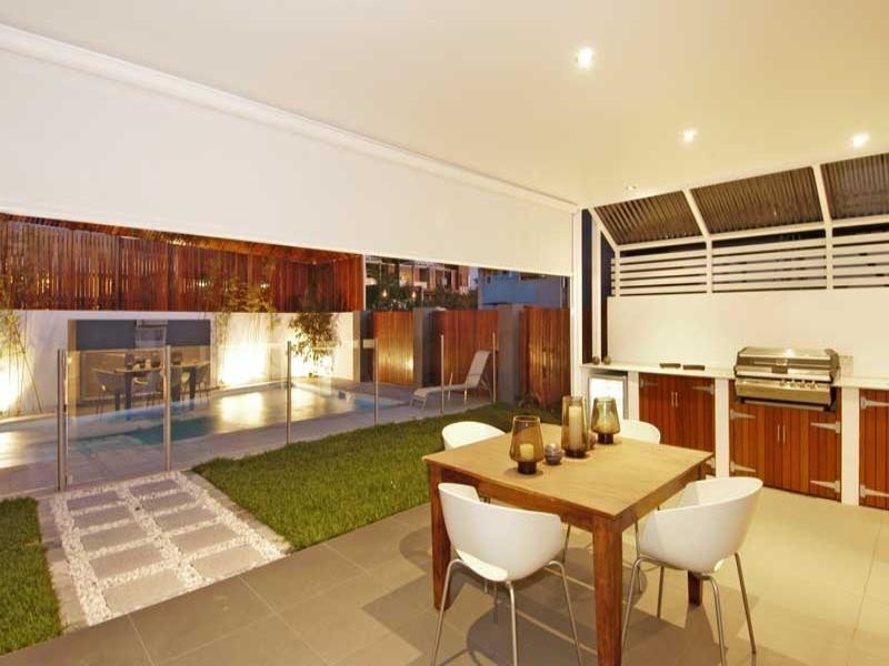 30 Addison Avenue, Bulimba QLD 4171