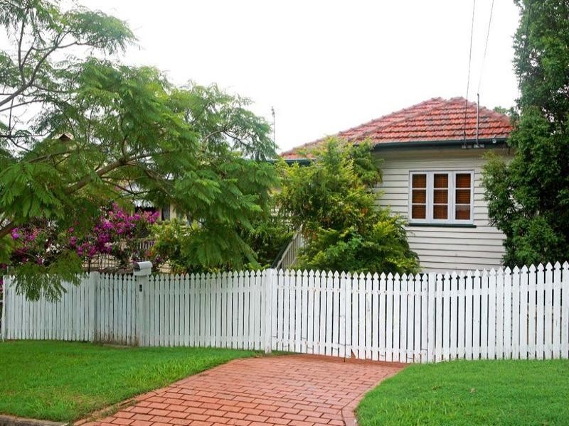 21 Dover Street, Hawthorne QLD 4171