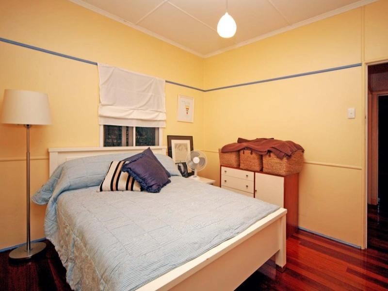 21 Dover Street, Hawthorne QLD 4171