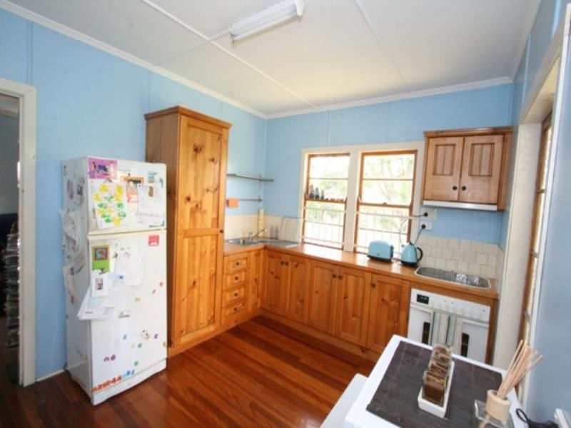 8 Gary Street, Morningside QLD 4170