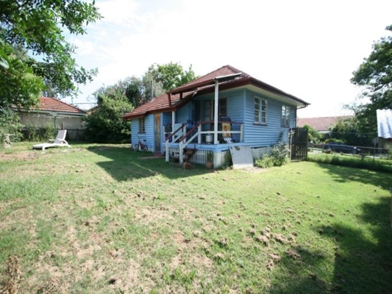 8 Gary Street, Morningside QLD 4170