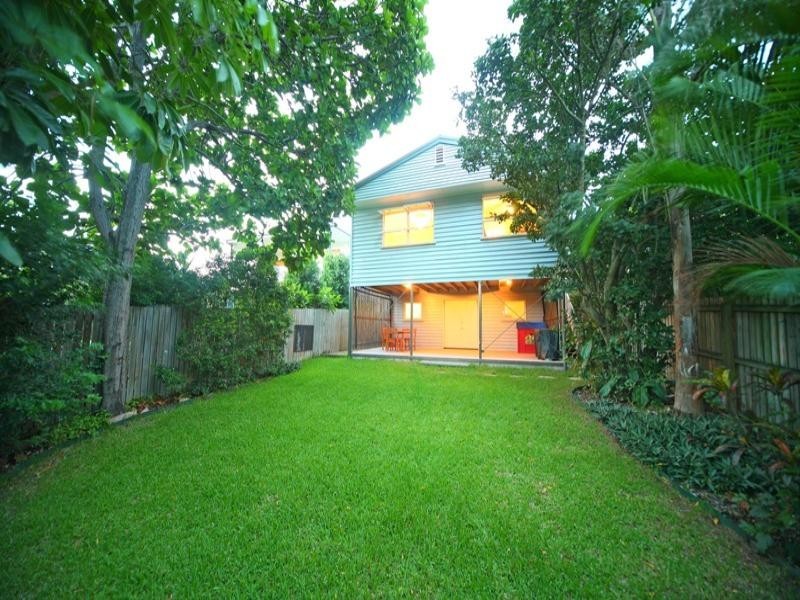 24 Montfort Street, Cannon Hill QLD 4170