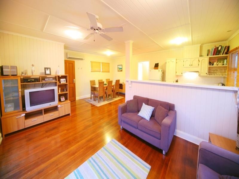 24 Montfort Street, Cannon Hill QLD 4170