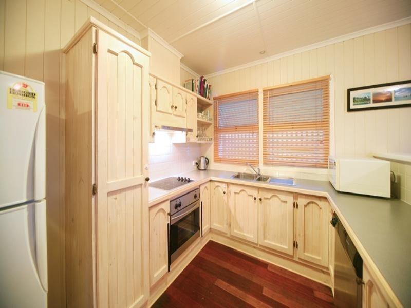 24 Montfort Street, Cannon Hill QLD 4170