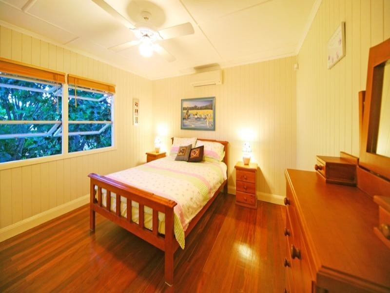 24 Montfort Street, Cannon Hill QLD 4170