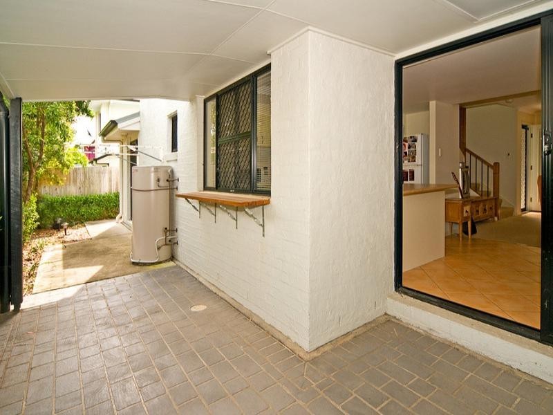 2/13 Daniells Street, Carina QLD 4152