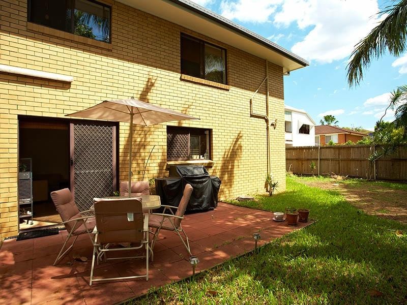 2/19 Malcolm, Hawthorne QLD 4171
