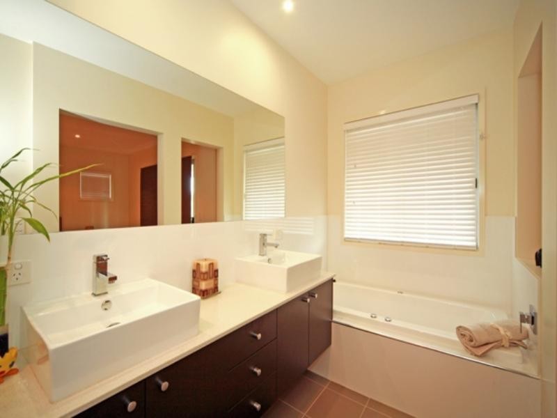 61 Beauvardia Street, Cannon Hill QLD 4170