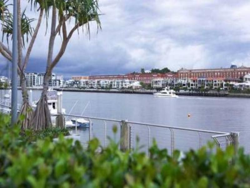 43 Waterline Crescent, Bulimba QLD 4171