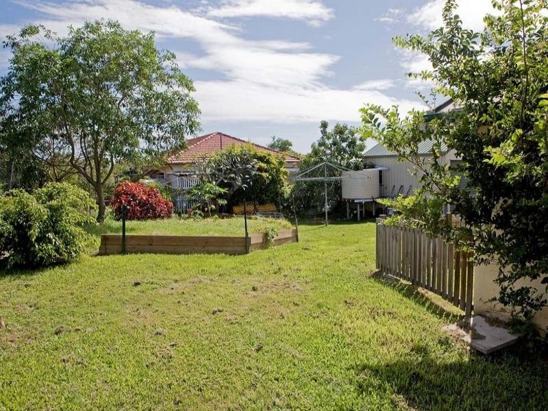 14 Woodhill Avenue, Coorparoo QLD 4151