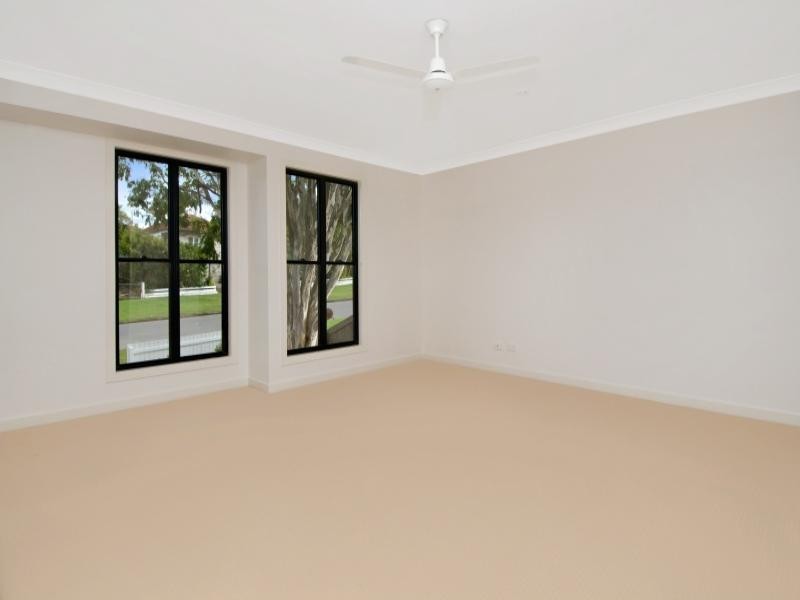 32 Aster Street, Cannon Hill QLD 4170