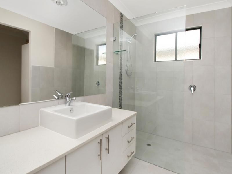 32 Aster Street, Cannon Hill QLD 4170