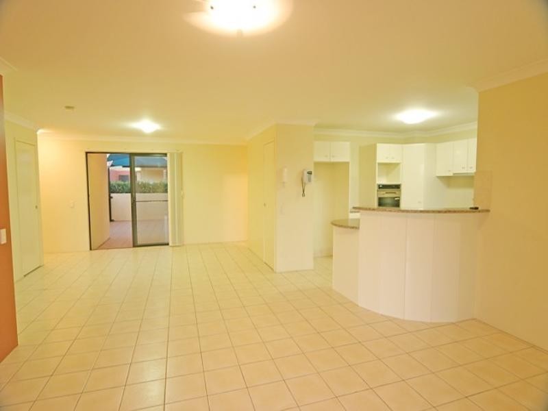 12/16 Norman Crescent, Norman Park QLD 4170