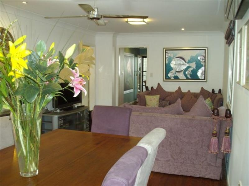 75 Dover, Hawthorne QLD 4171