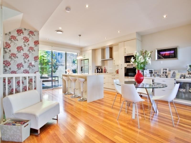 53 Thackeray Street, Norman Park QLD 4170