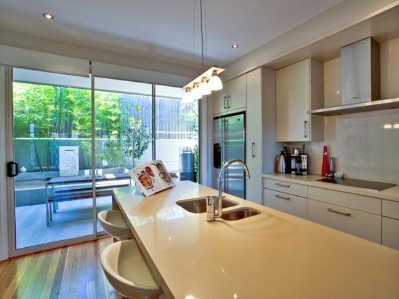 53 Thackeray Street, Norman Park QLD 4170