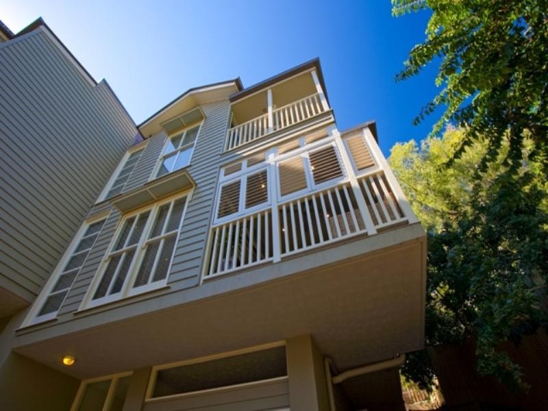 53 Thackeray Street, Norman Park QLD 4170