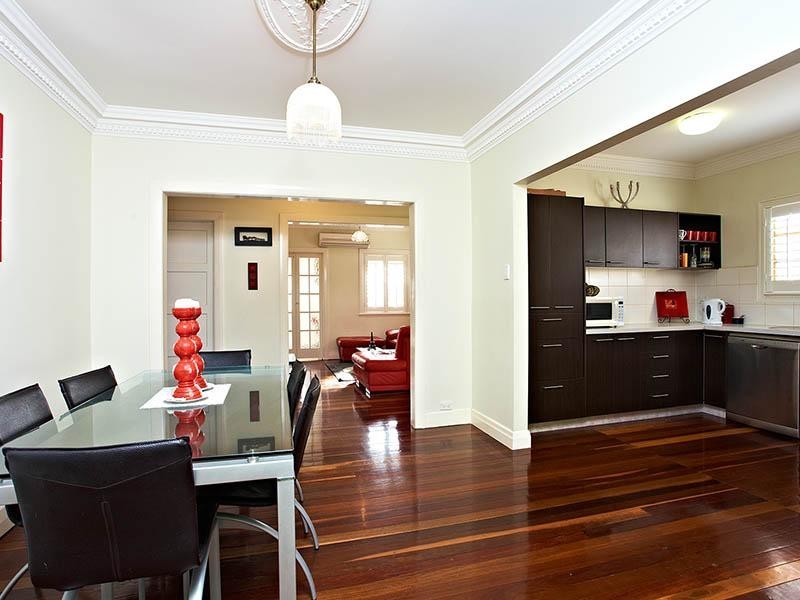 8 Exeter Street, Hawthorne QLD 4171