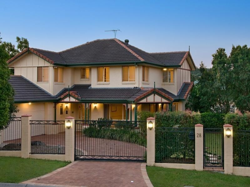 28 Beaulieu Crescent, Carindale QLD 4152