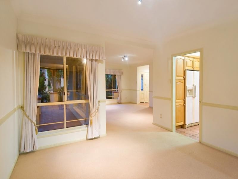 28 Beaulieu Crescent, Carindale QLD 4152