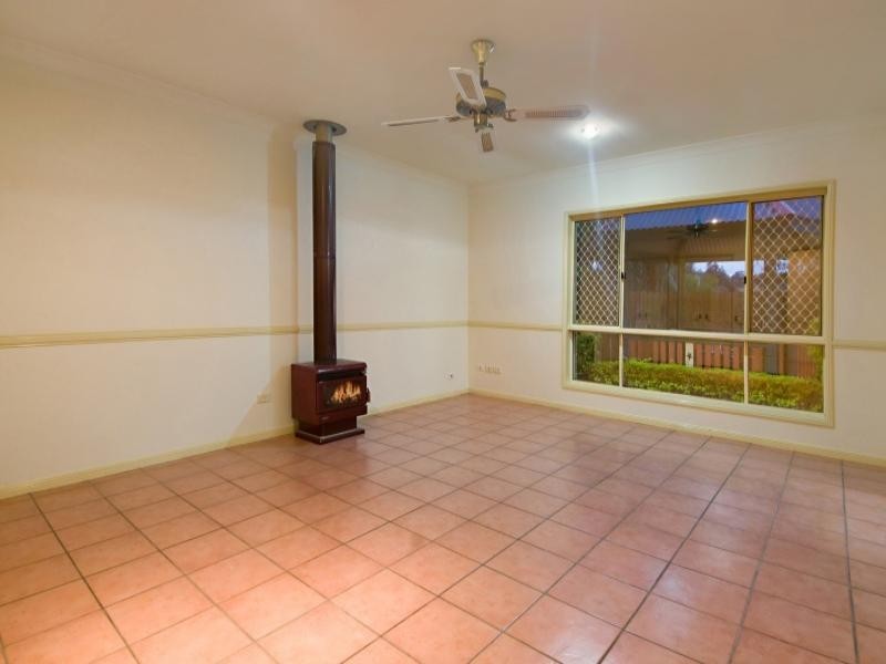 28 Beaulieu Crescent, Carindale QLD 4152