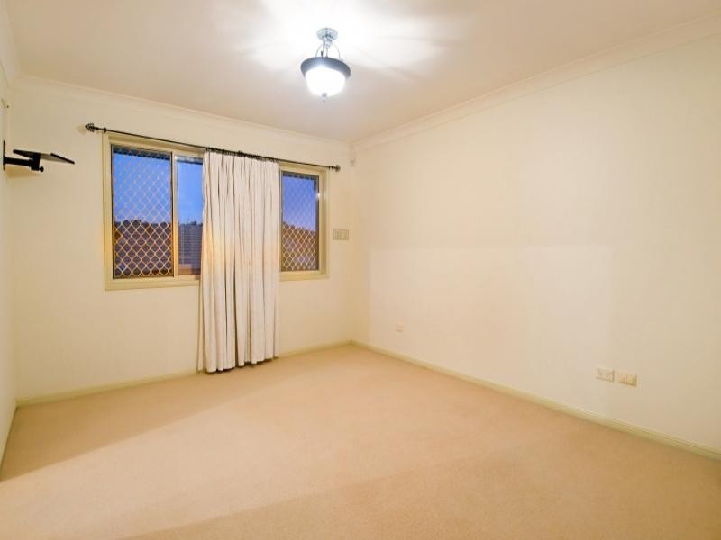 28 Beaulieu Crescent, Carindale QLD 4152