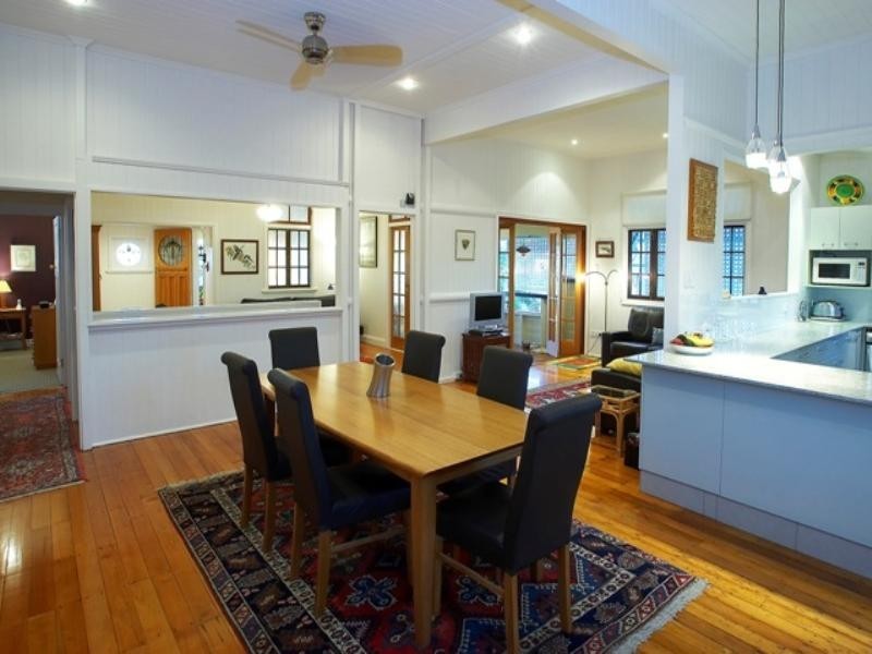 28 Leura Avenue, Hawthorne QLD 4171