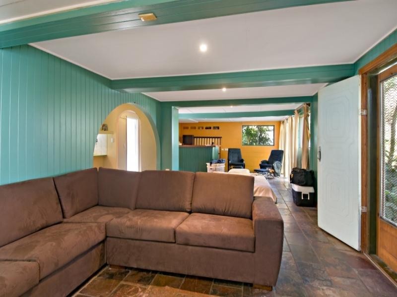 8 Gillan Street, Norman Park QLD 4170