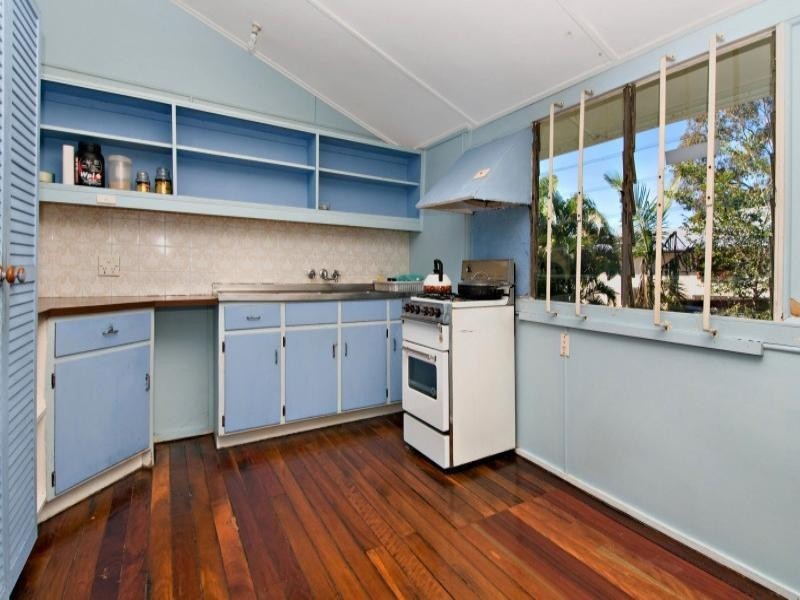 8 Gillan Street, Norman Park QLD 4170